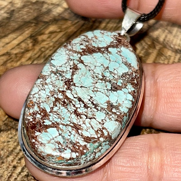 Beautiful Magnesite Howlite 2 1/4” - Picture 3 of 11